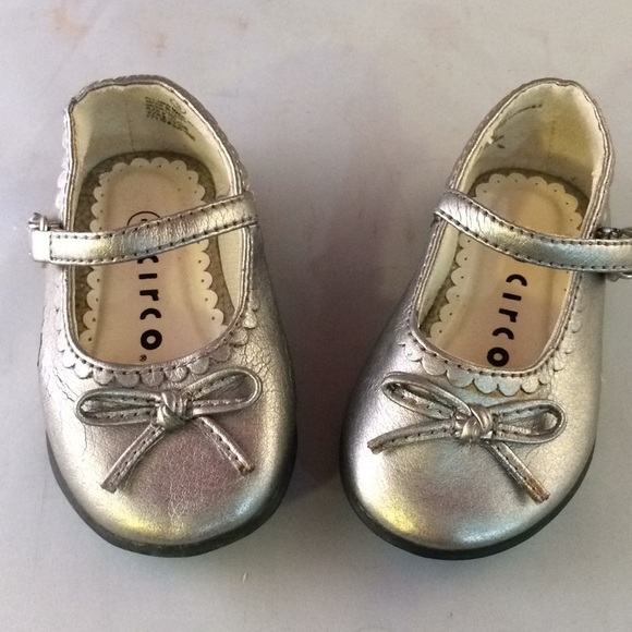 CIRCO Metallic Gold Baby Shoes size 3 Corcoran - Picture 1 of 8